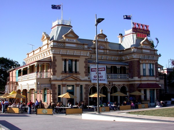 Breakfast Creek Hotel